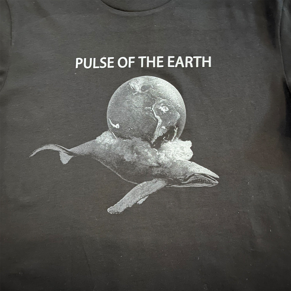 Wal Shirt Women Detail mit Aufschrift "Pulse of the Earth" von GegenVind